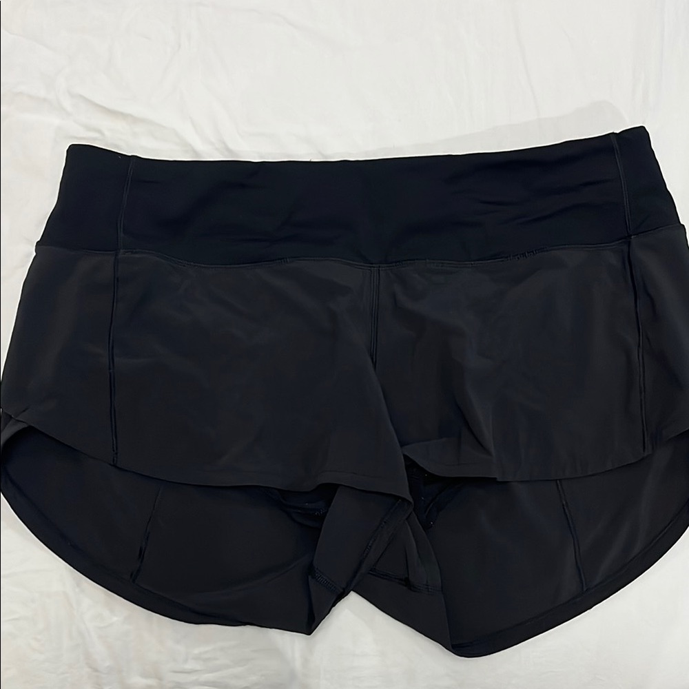 Black Lululemon Speed Up 2.5 in shorts